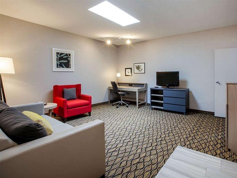 Days Inn & Suites By Wyndham Rochester Hills Mi Dış mekan fotoğraf
