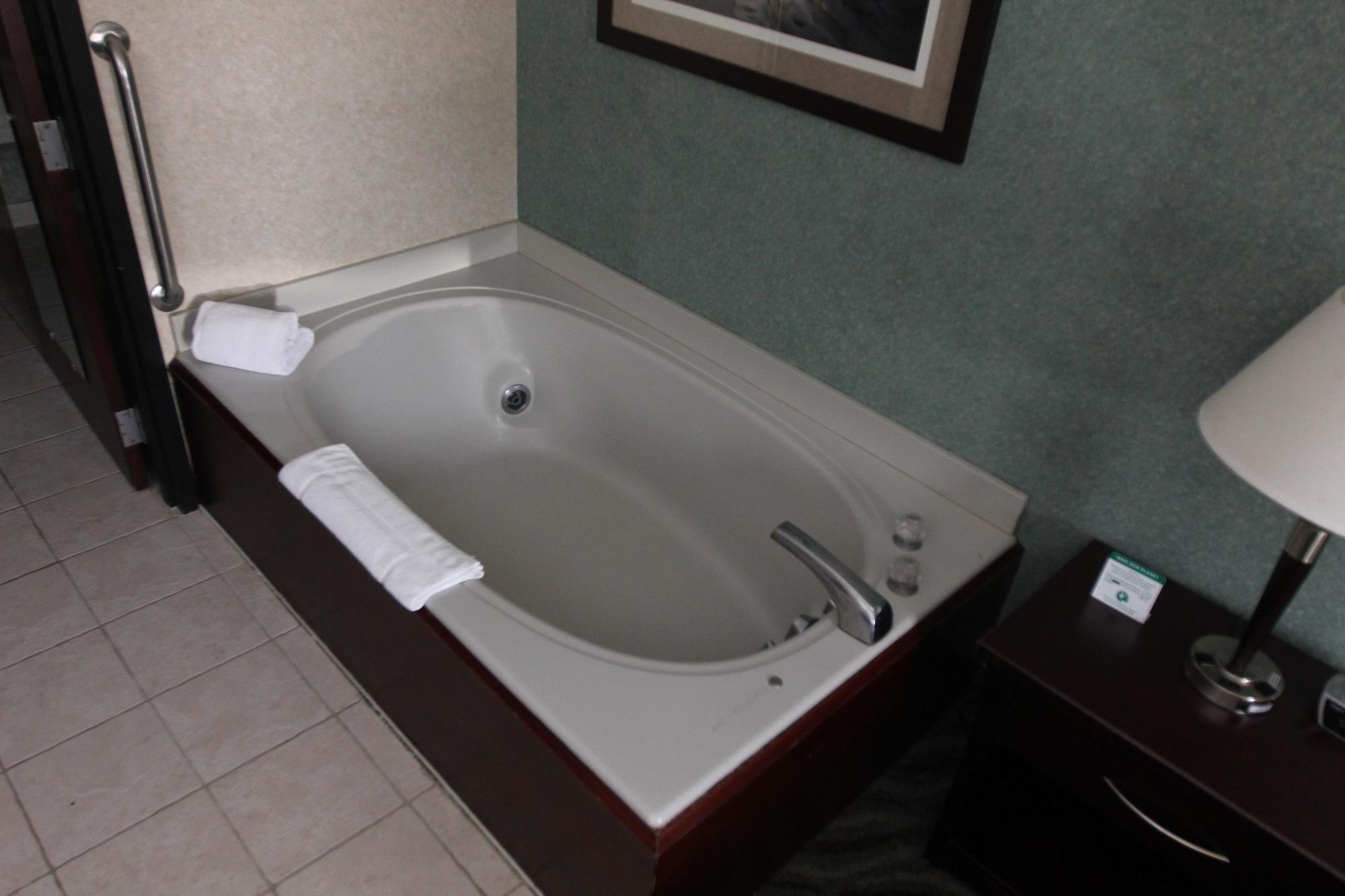 Days Inn & Suites By Wyndham Rochester Hills Mi Dış mekan fotoğraf