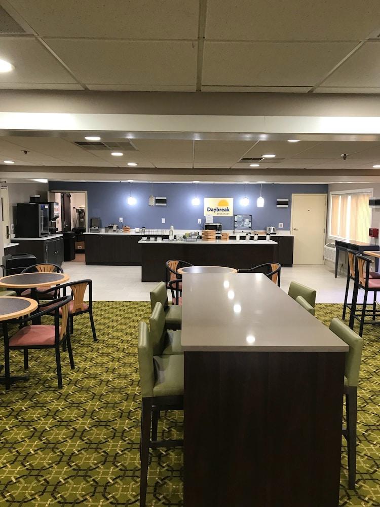 Days Inn & Suites By Wyndham Rochester Hills Mi Dış mekan fotoğraf