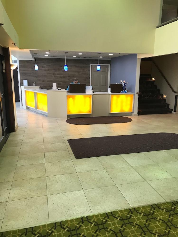 Days Inn & Suites By Wyndham Rochester Hills Mi Dış mekan fotoğraf