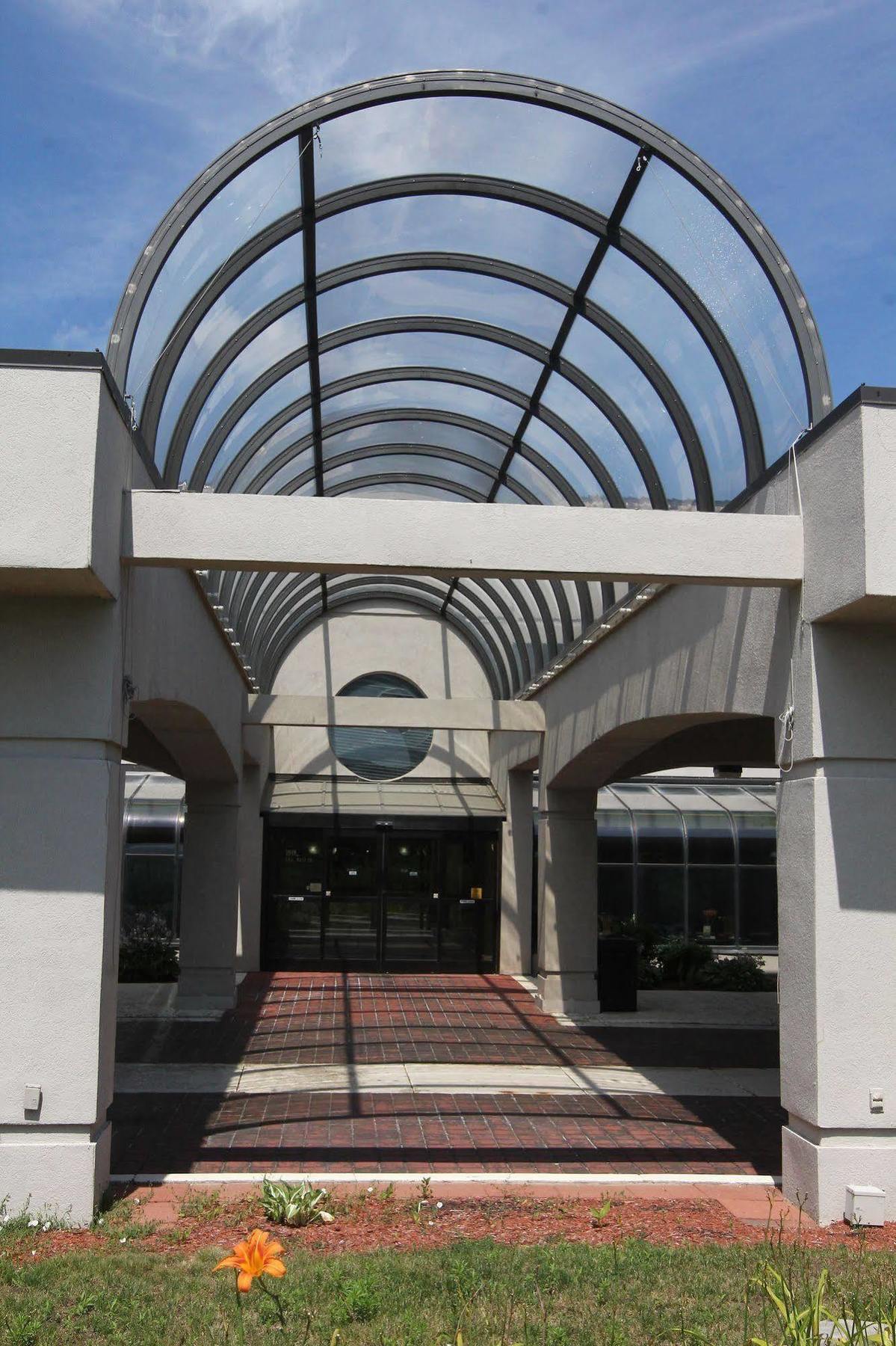 Days Inn & Suites By Wyndham Rochester Hills Mi Dış mekan fotoğraf