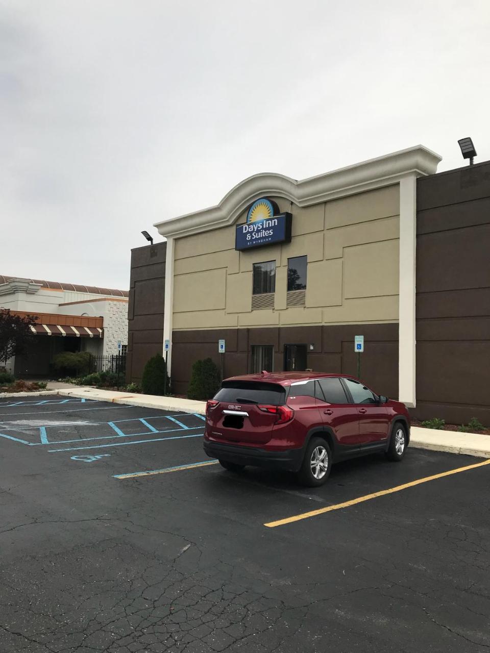 Days Inn & Suites By Wyndham Rochester Hills Mi Dış mekan fotoğraf