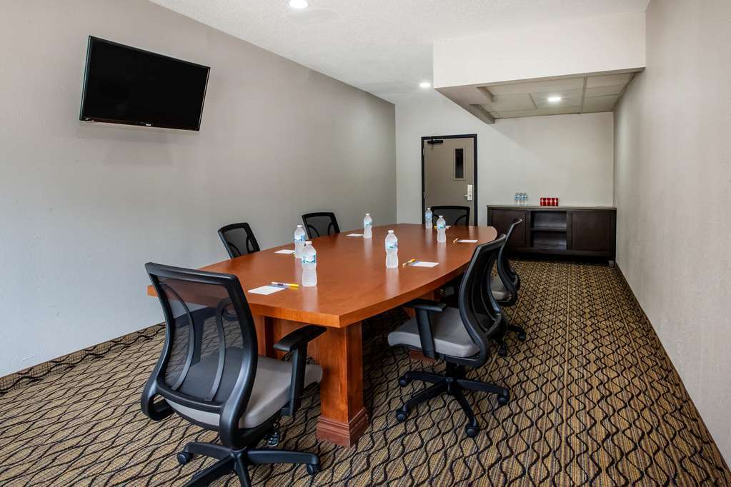 Days Inn & Suites By Wyndham Rochester Hills Mi Konforlar fotoğraf